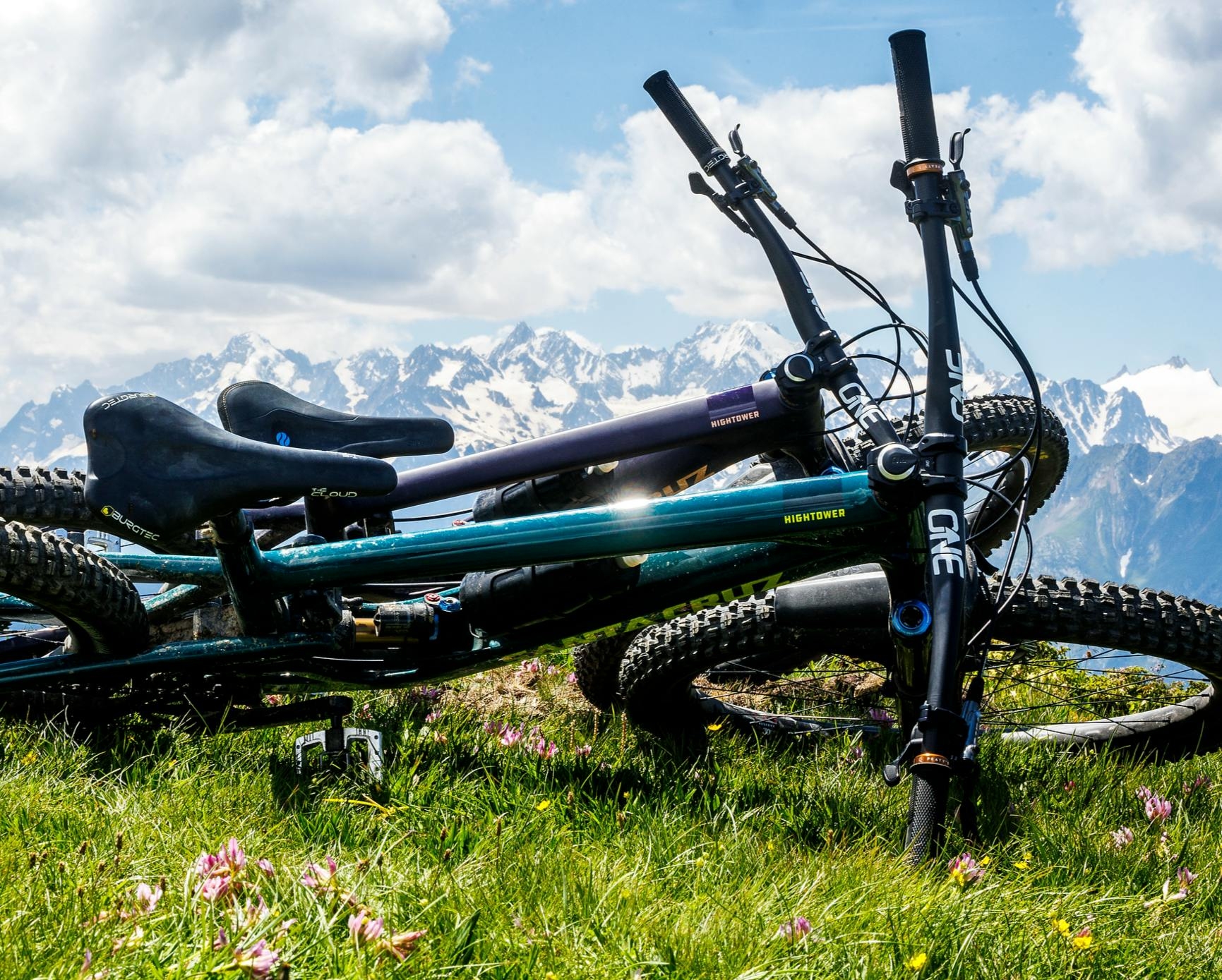 The Santa Cruz Bicycles Hightower 4 - Carbon Full Suspension Mountain Bike